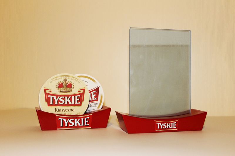 Formatka reklamowa z plexi ekspozytor ladowy Tyskie gięcie